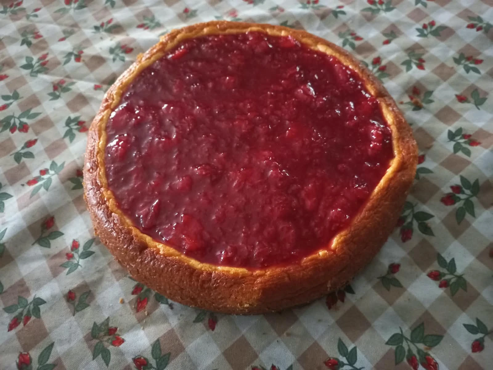 Cheesecake de morango visto de cima